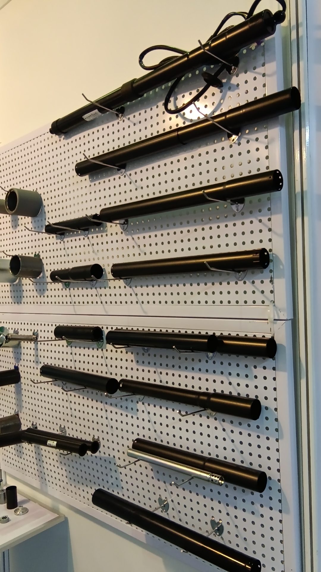 La scienza dell'apertura fluida: perché i montanti elettrici di sollevamento del portellone posteriore ad alta precisione sono essenziali per i veicoli moderni
